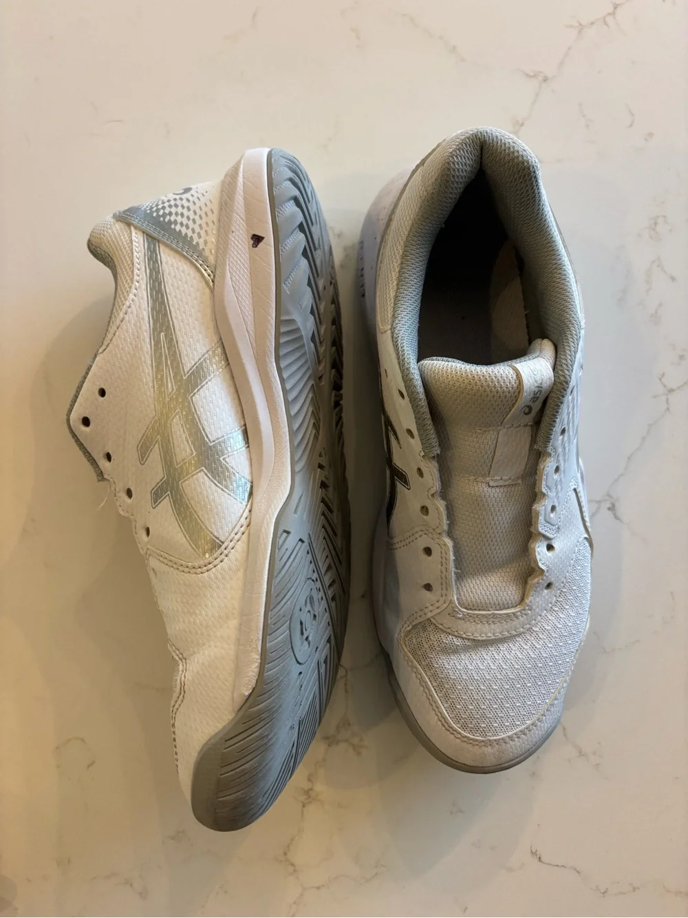 Women’s volleyball shoes